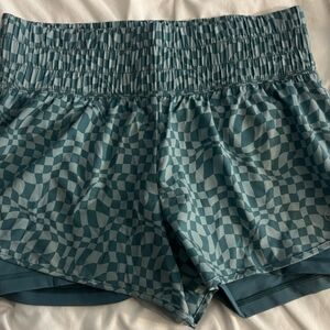 GILLY HICKS GO ENERGIZE 2-IN-1 RUNNING SHORT